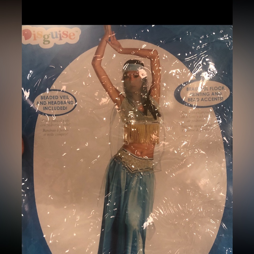 Costumes - Picture 4 of 7